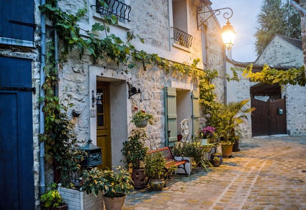 Où trouver des astuces pour voyager malin et économiser sur les activités touristiques?